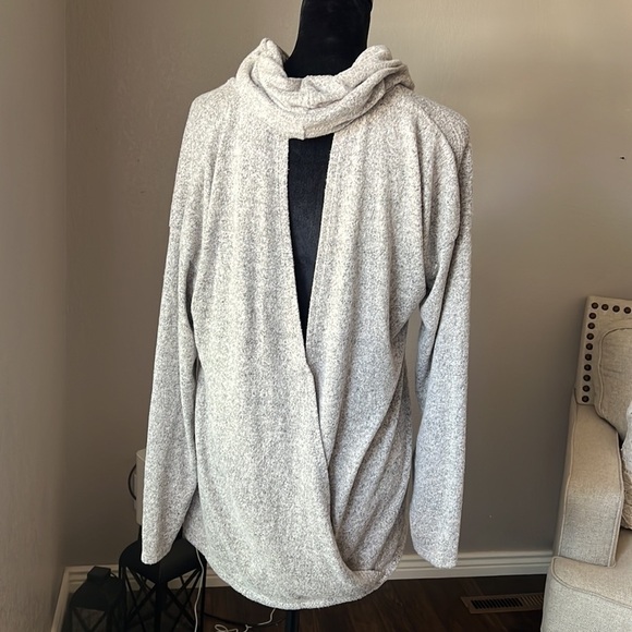 Daytrip Cowl Neck Fleece Top size Large NWT - Picture 4 of 9